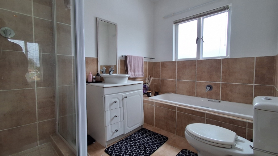1 Bedroom Property for Sale in Beacon Bay Eastern Cape